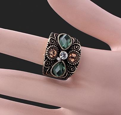 VINTAGE STYLE SWAROVSKI CRYSTAL RING-sz 9.5